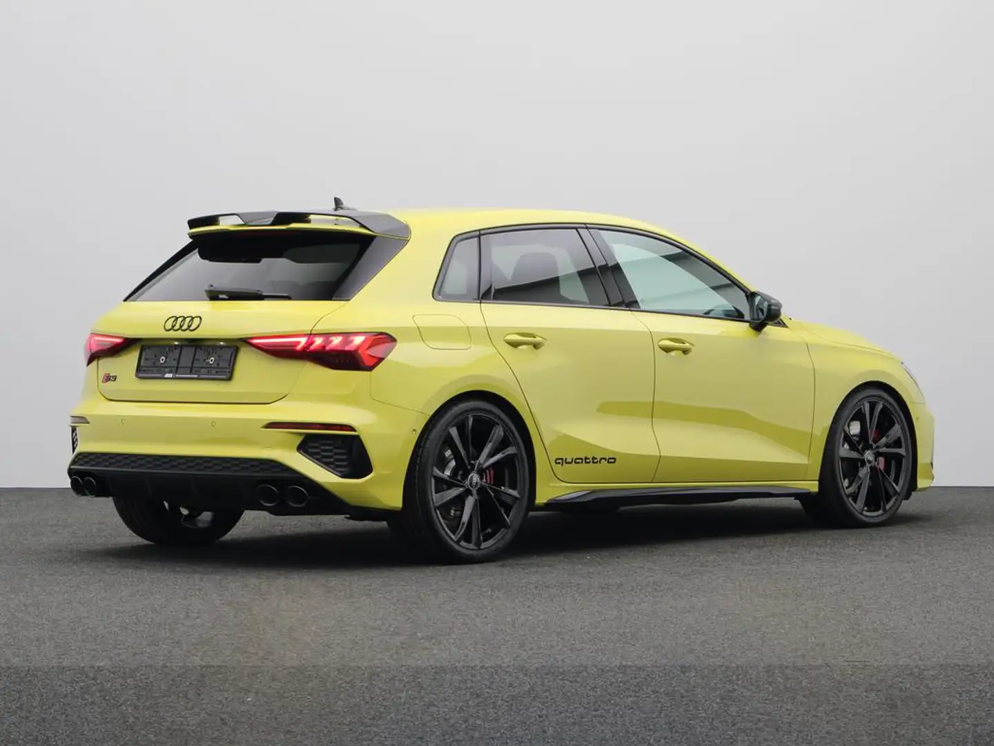 Audi S3 Sportback 2.0 TFSI 310 PK QUATTRO S-TRONIC Geel - 2