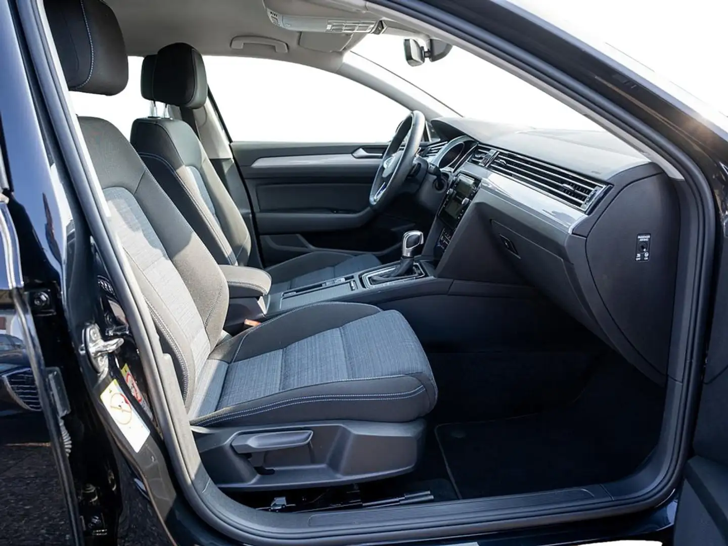 Volkswagen Passat Variant 1.4 TSI Hybrid GTE AHK NAVI KA Schwarz - 2