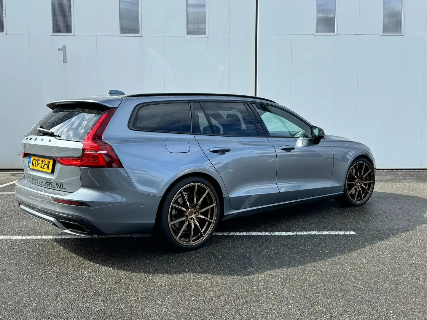 Volvo V60 V60 2.0 TE AWD R-Des. Grijs - 2