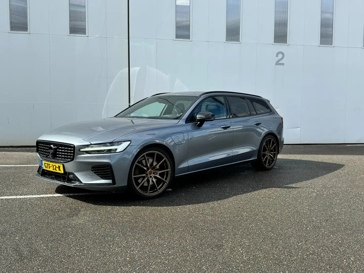 Volvo V60 V60 2.0 TE AWD R-Des. Grijs - 1