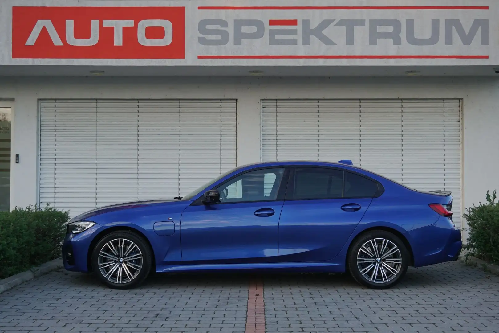 BMW 330 e M Sport Aut | € 247 mtl | Laser | Head Up Displ Blau - 2