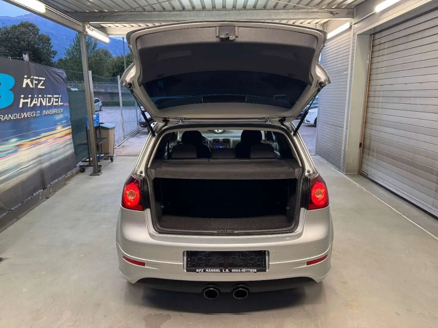 Volkswagen Golf R32 Gris - 2