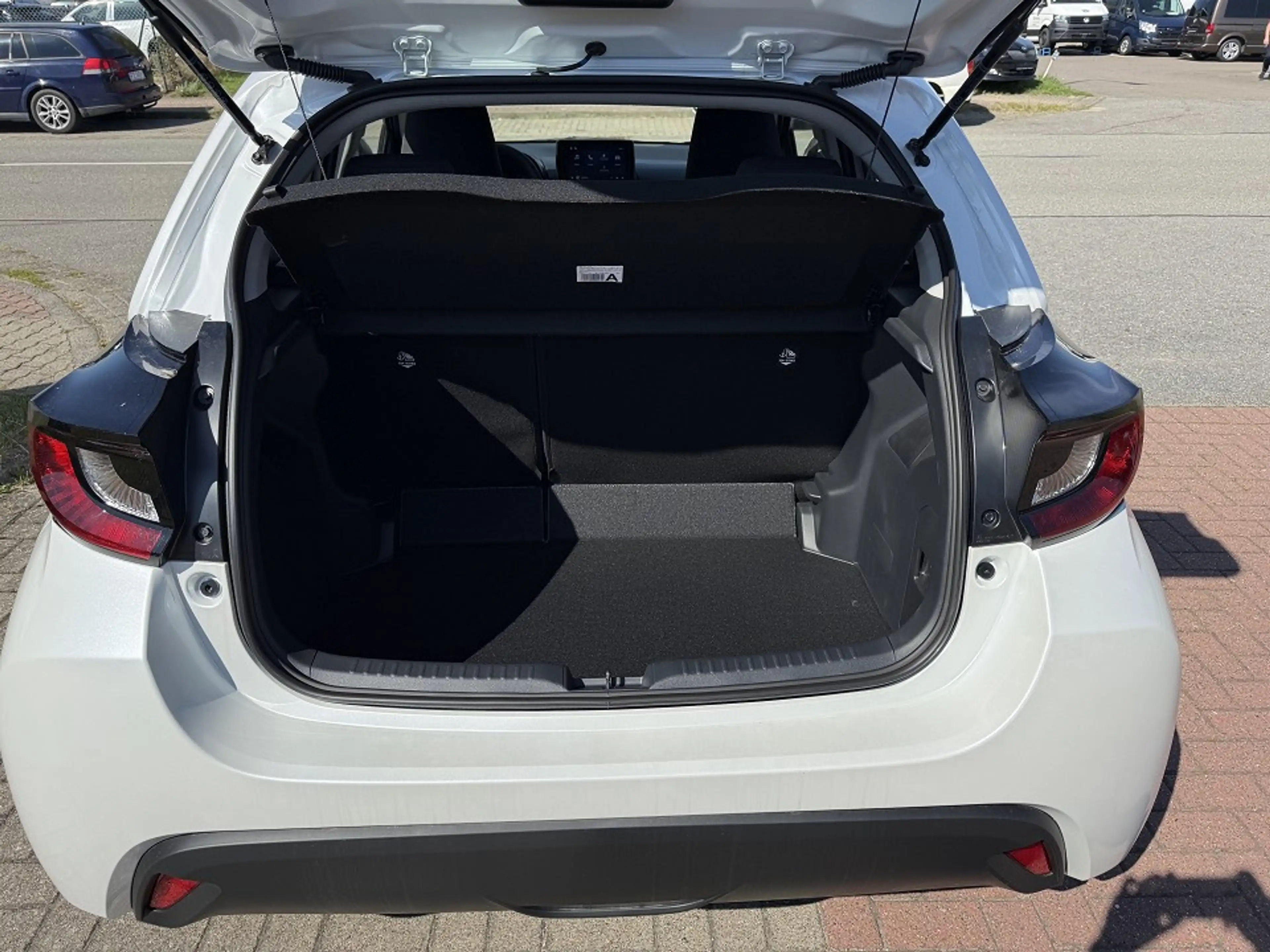 Mazda 2 Hybrid 1.5L Hybrid VVT-i 116 Centre-Line — photo 4