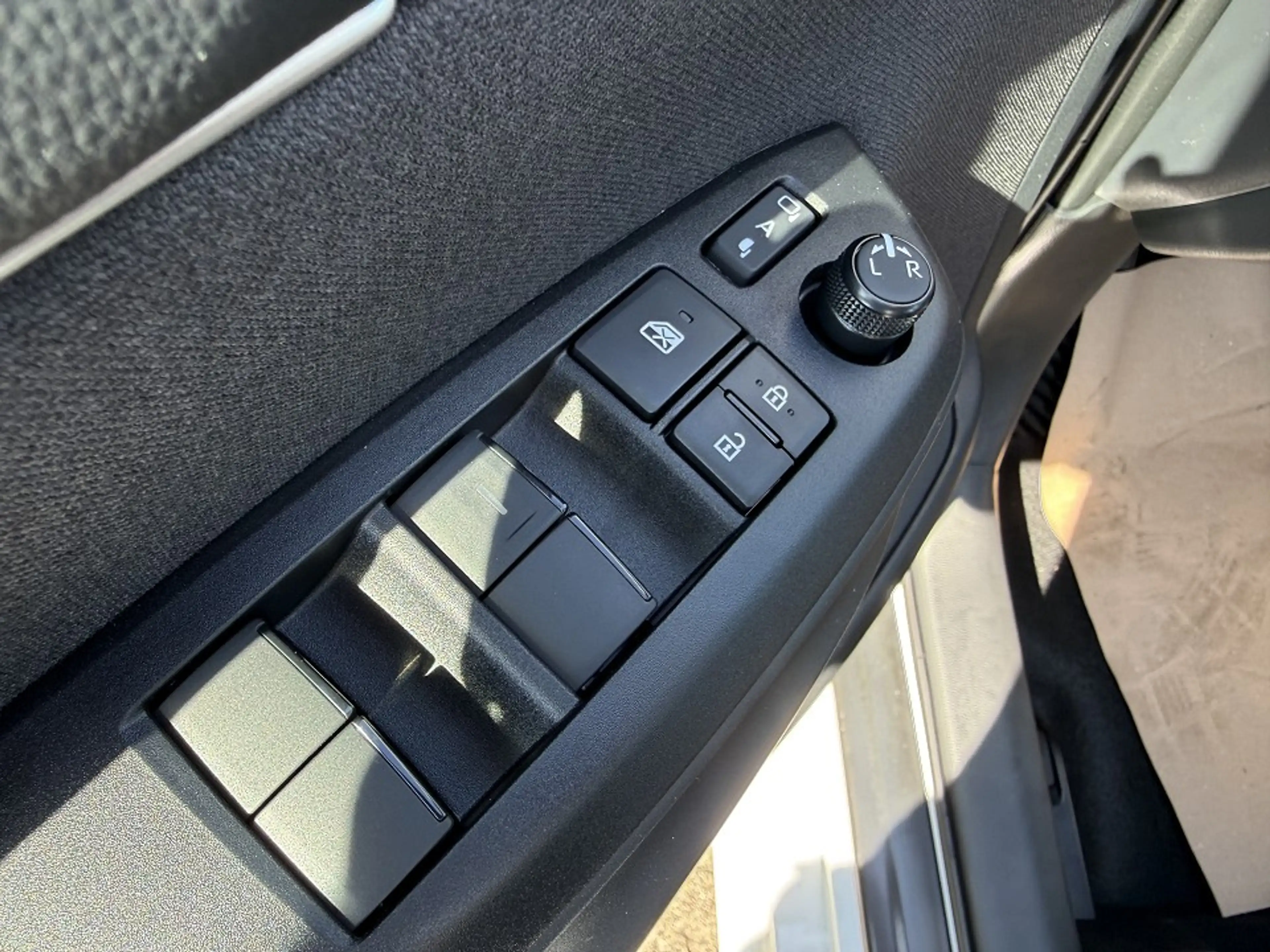 Mazda 2 Hybrid 1.5L Hybrid VVT-i 116 Centre-Line — photo 14
