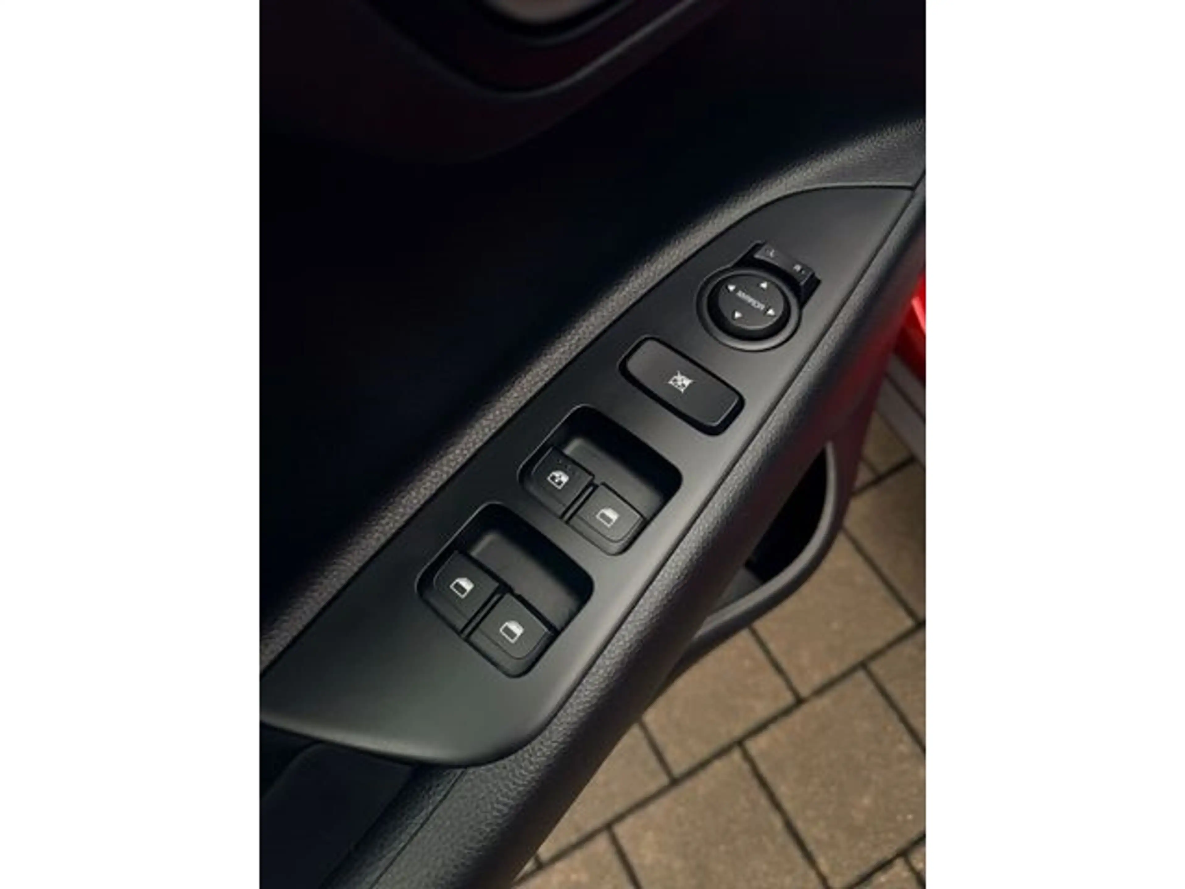 Kia Stonic 1.0 T-GDI 100 DCT7+Klimaaut.+SHZ+Kam+PDC — photo 10