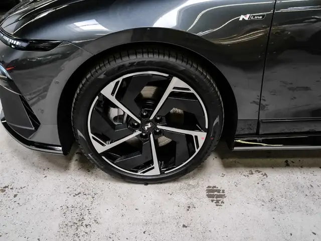 Hyundai Ioniq 6 view 4