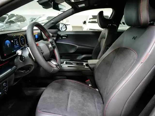 Hyundai Ioniq 6 view 6