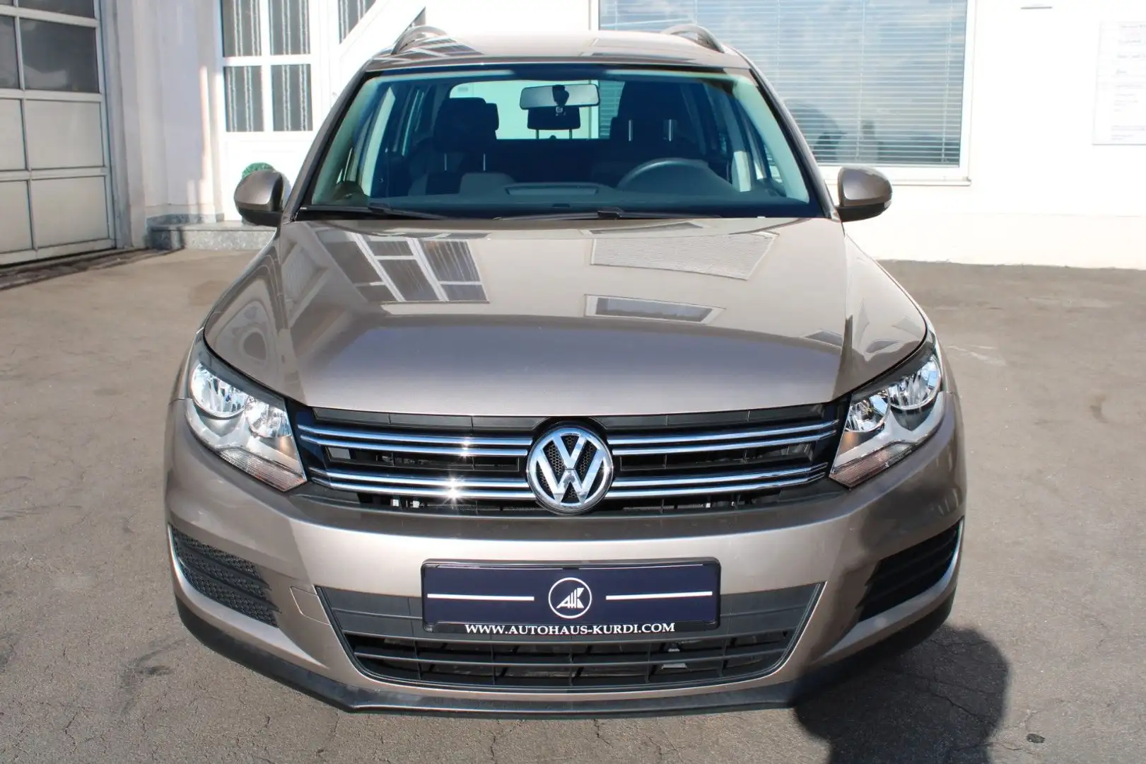 Volkswagen Tiguan Trend & Fun BMT 8FACH KLIMAAUTO PDC AHK Beige - 2
