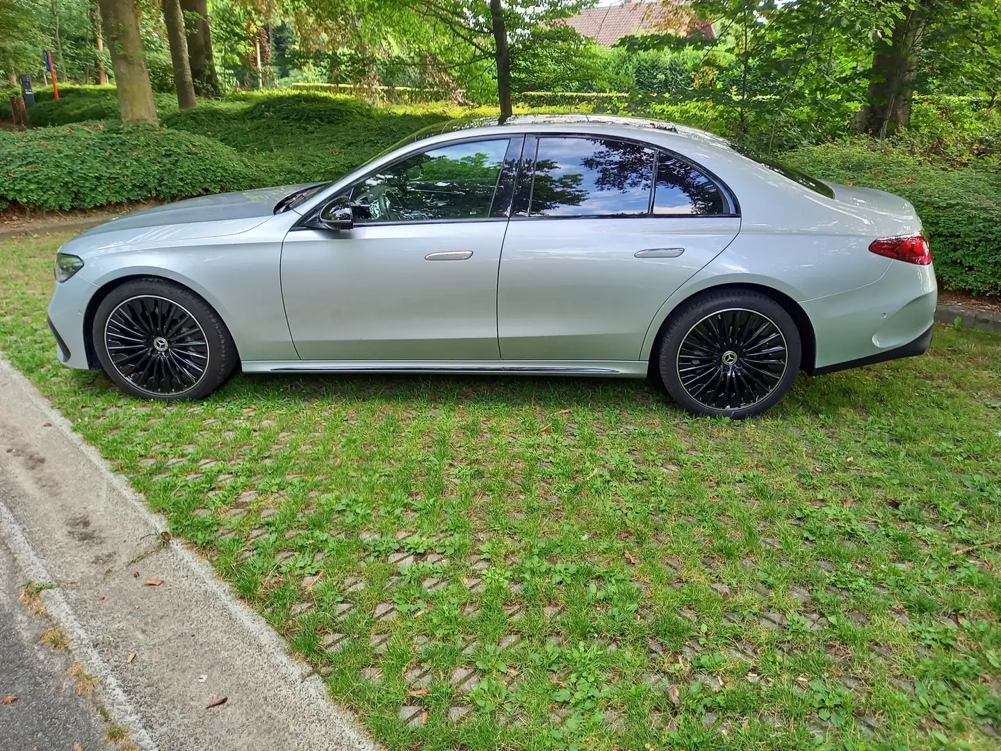 Mercedes-Benz E 220 E 220 d 9G-TRONIC Edition AMG Line Argintiu - 2