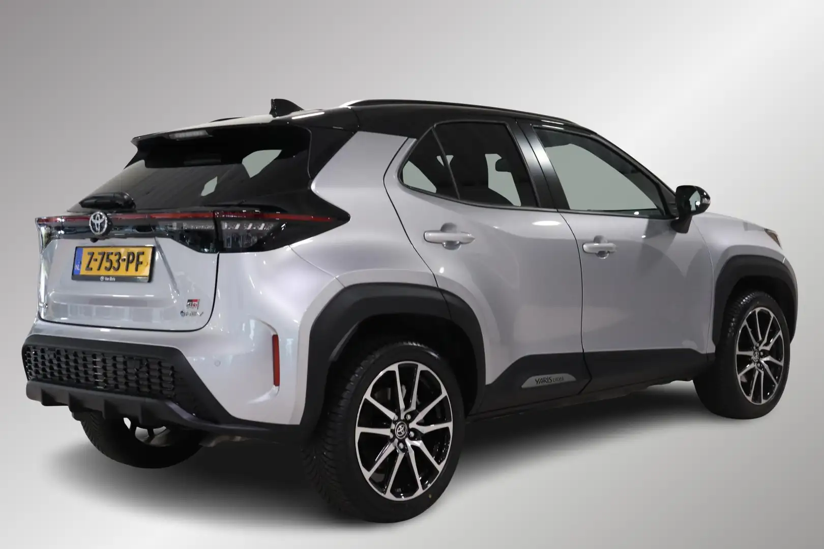 Toyota Yaris Cross 1.5 Hybrid 130 GR Sport, Blind Spot, Parkeersensor Gris - 2