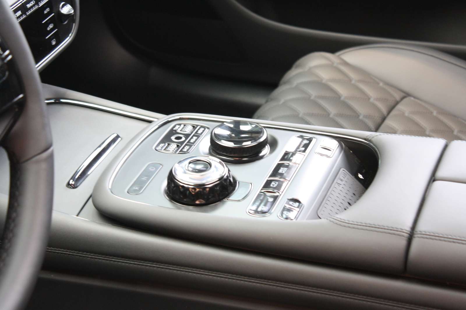 2026 Genesis G90 e-SC Prestige Black — снимка 1