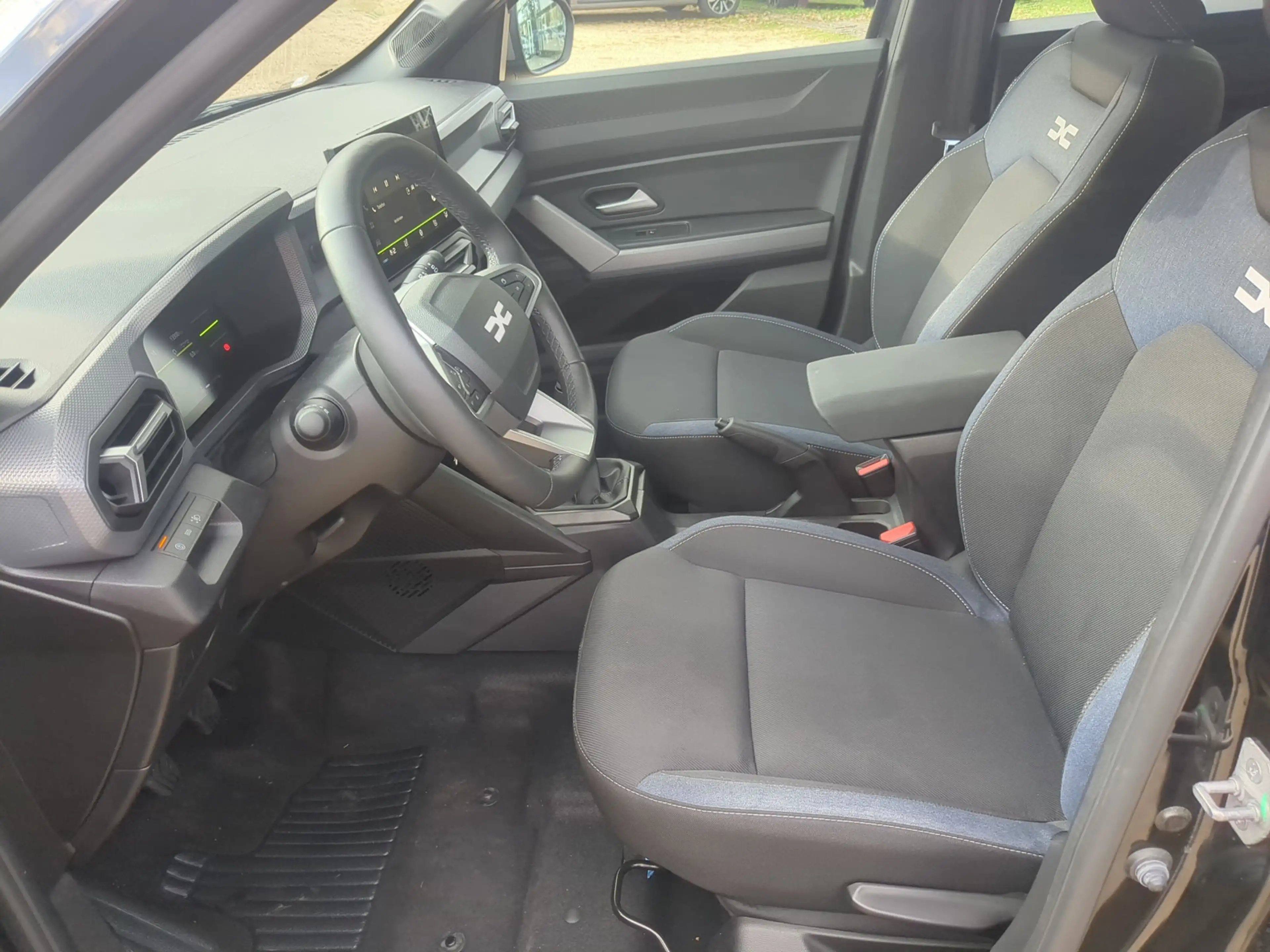 Dacia Duster TCe 140 Expression Navi+SHZ+LKHZ — photo 5