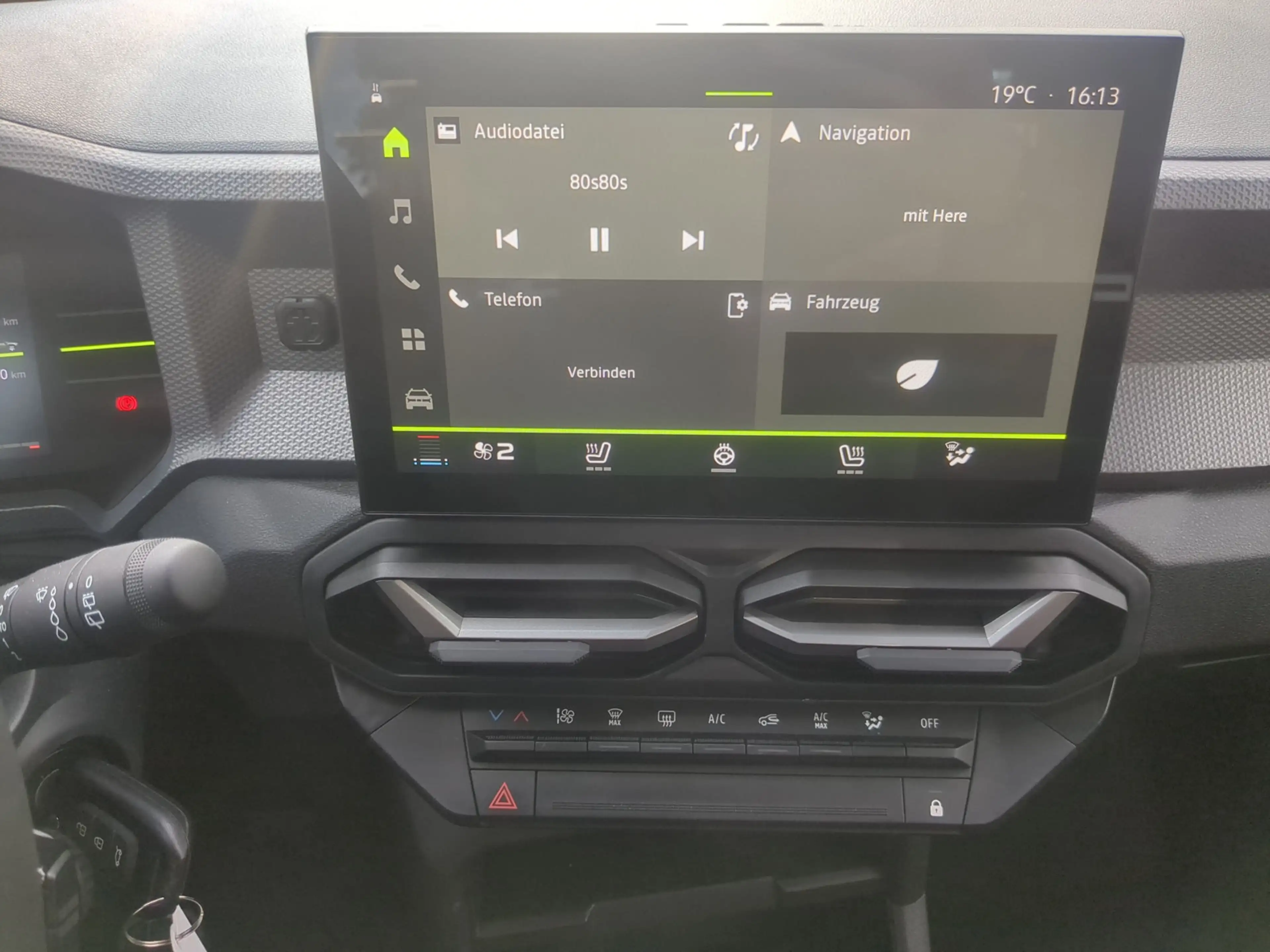 Dacia Duster TCe 140 Expression Navi+SHZ+LKHZ — photo 11