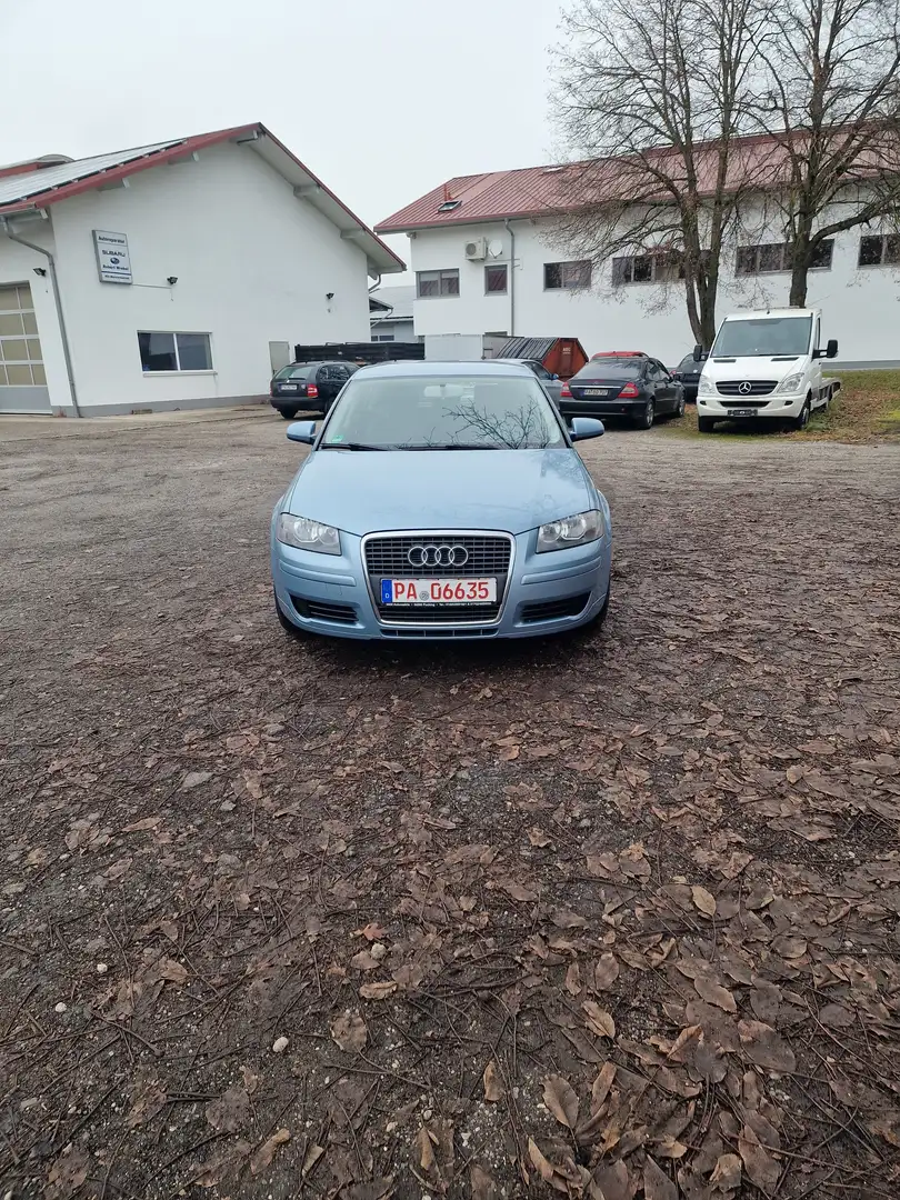 Audi A3 1.9 TDI Attraction Blau - 1