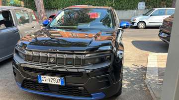 Avenger full-electric fwd 156cv auto
