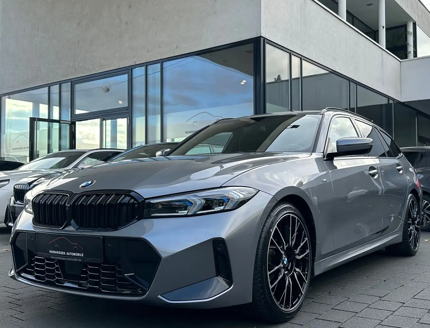 BMW 320 d Touring M Sport | 360° | Head-Up | 19 Zoll Grijs - 1