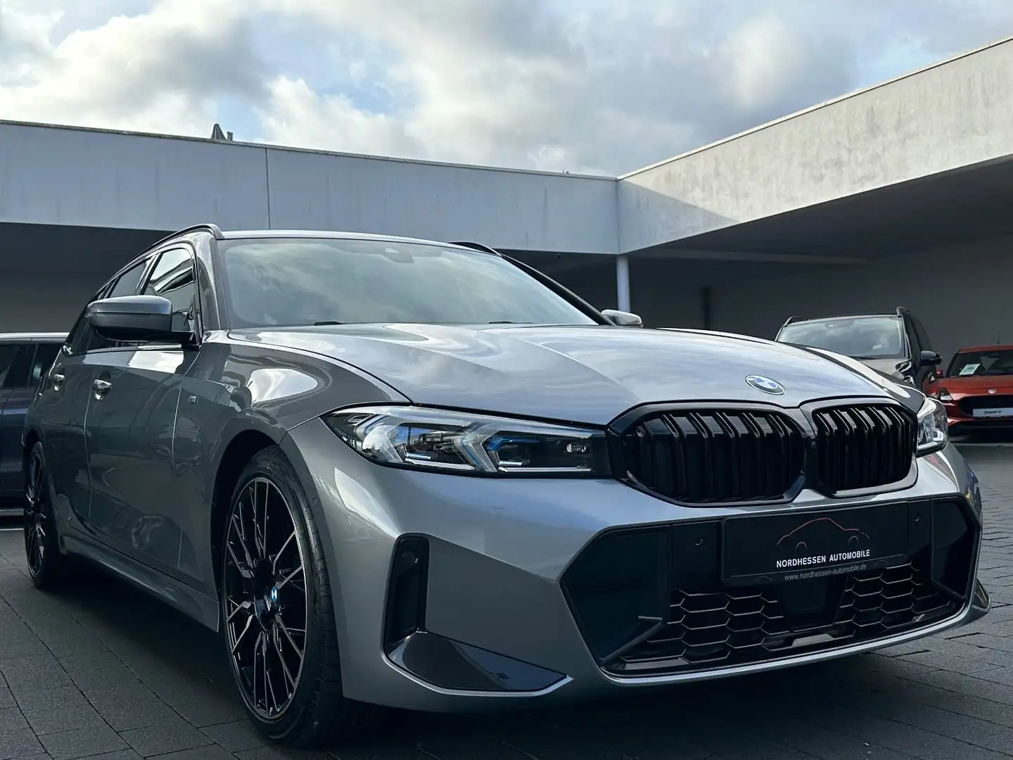 BMW 320 d Touring M Sport | 360° | Head-Up | 19 Zoll Grijs - 2