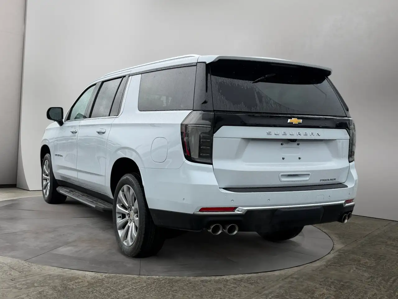 Chevrolet Suburban снимка Chevrolet Suburban