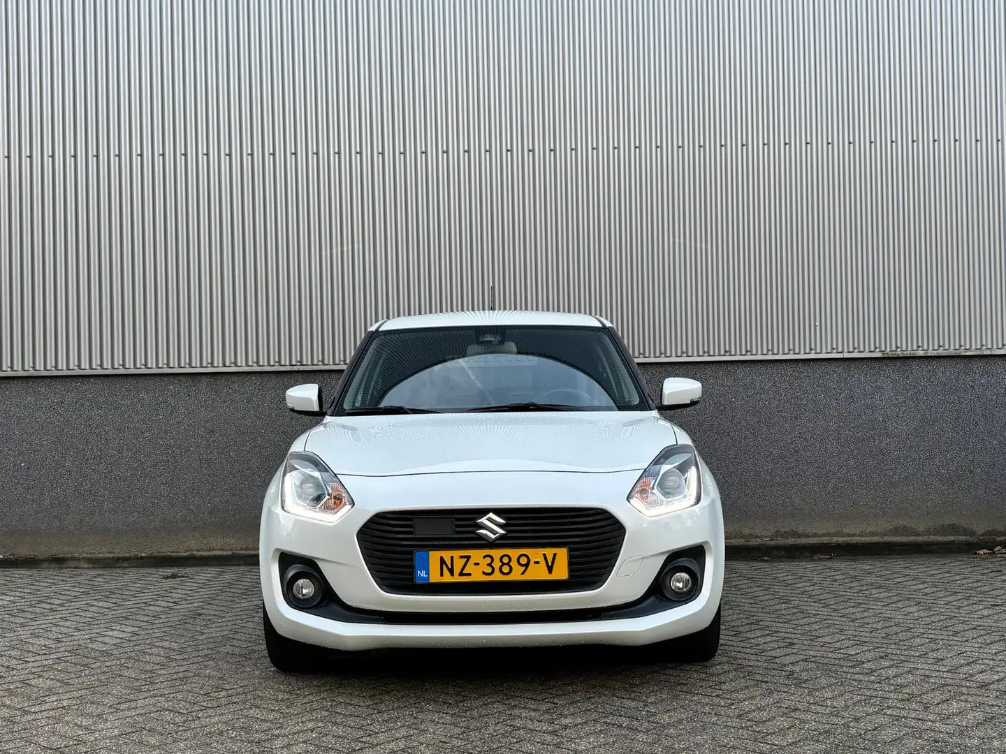 Suzuki Swift 1.2 DualJet 90pk Smart Hybrid Stijl | Navigatie | Blanc - 2