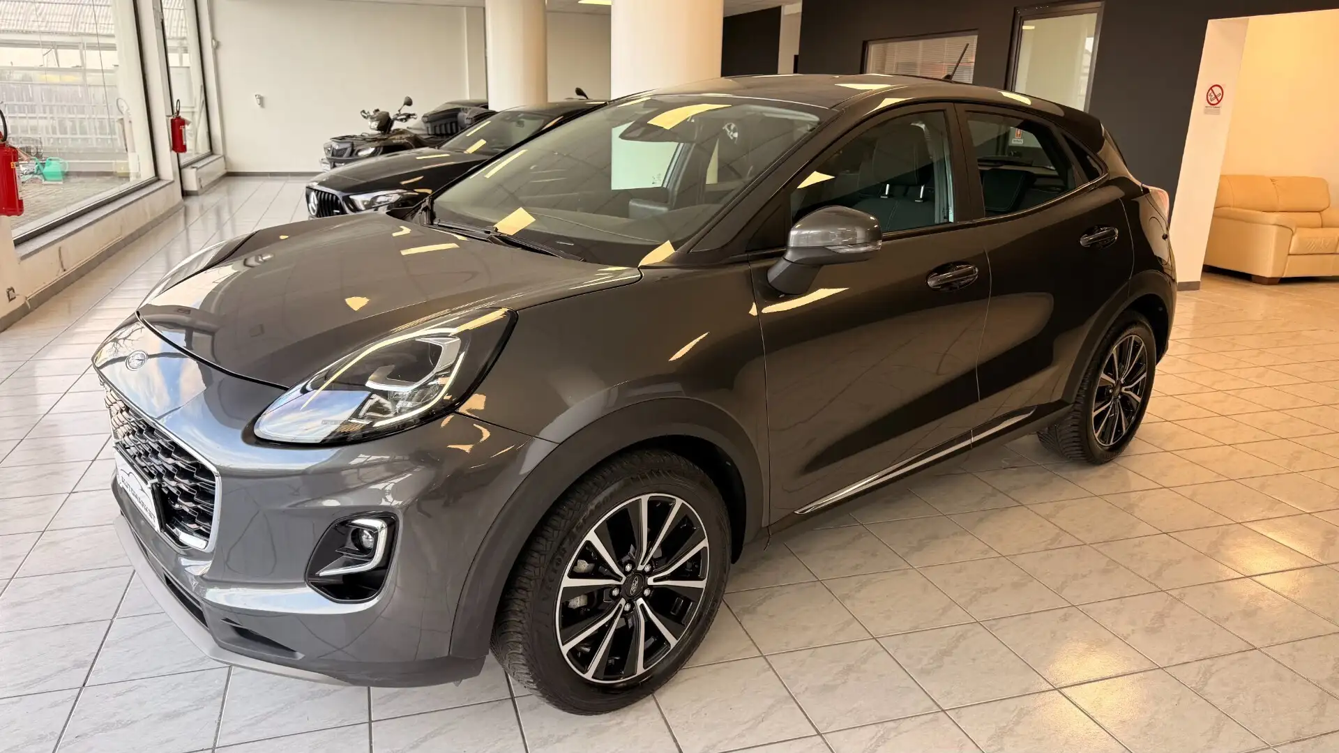 Ford Puma 1.0 EcoBoost Hybrid 125 CV S&S Titanium Grijs - 1
