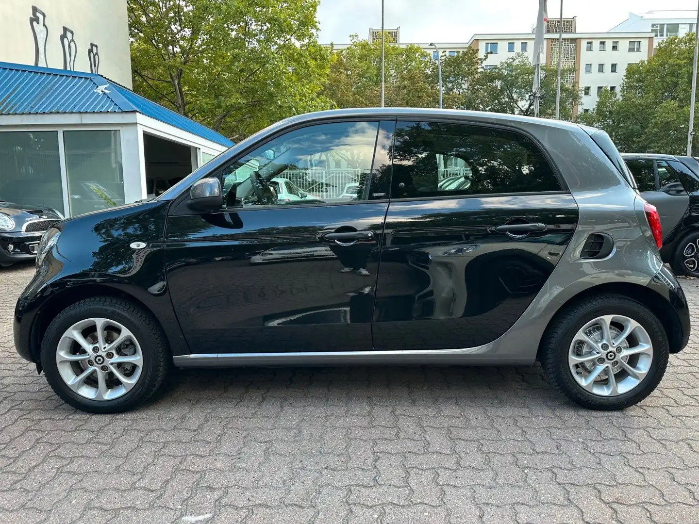 smart forFour forfour 66kW passion*PANORAMA*SHZ*JBL*PTS* Schwarz - 2