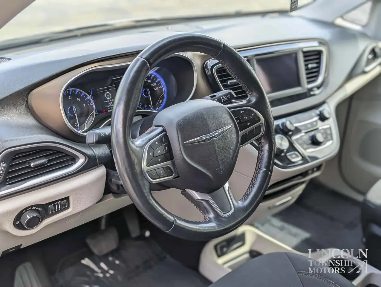 Chrysler Pacifica снимка Chrysler Pacifica