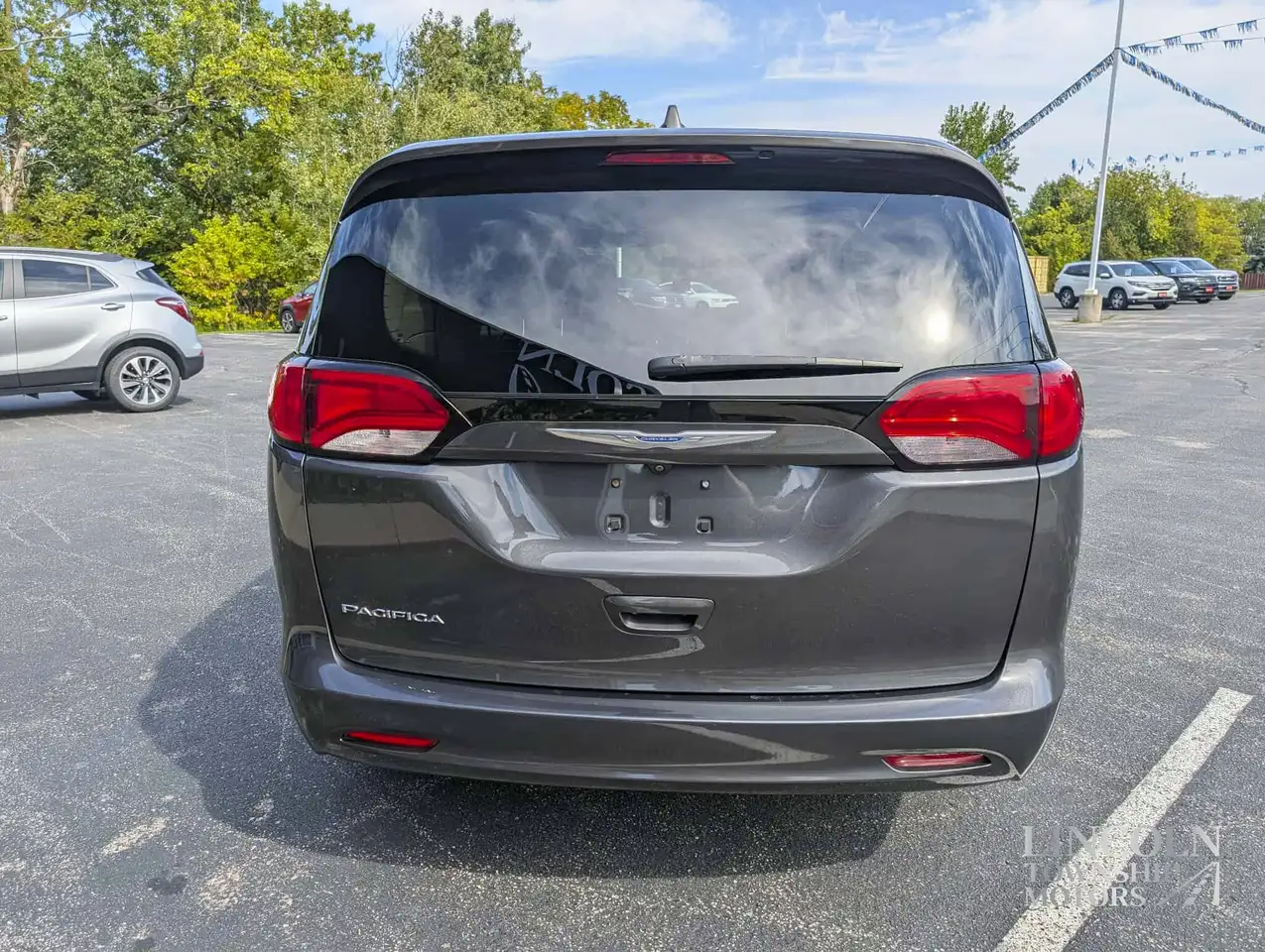 Chrysler Pacifica снимка Chrysler Pacifica