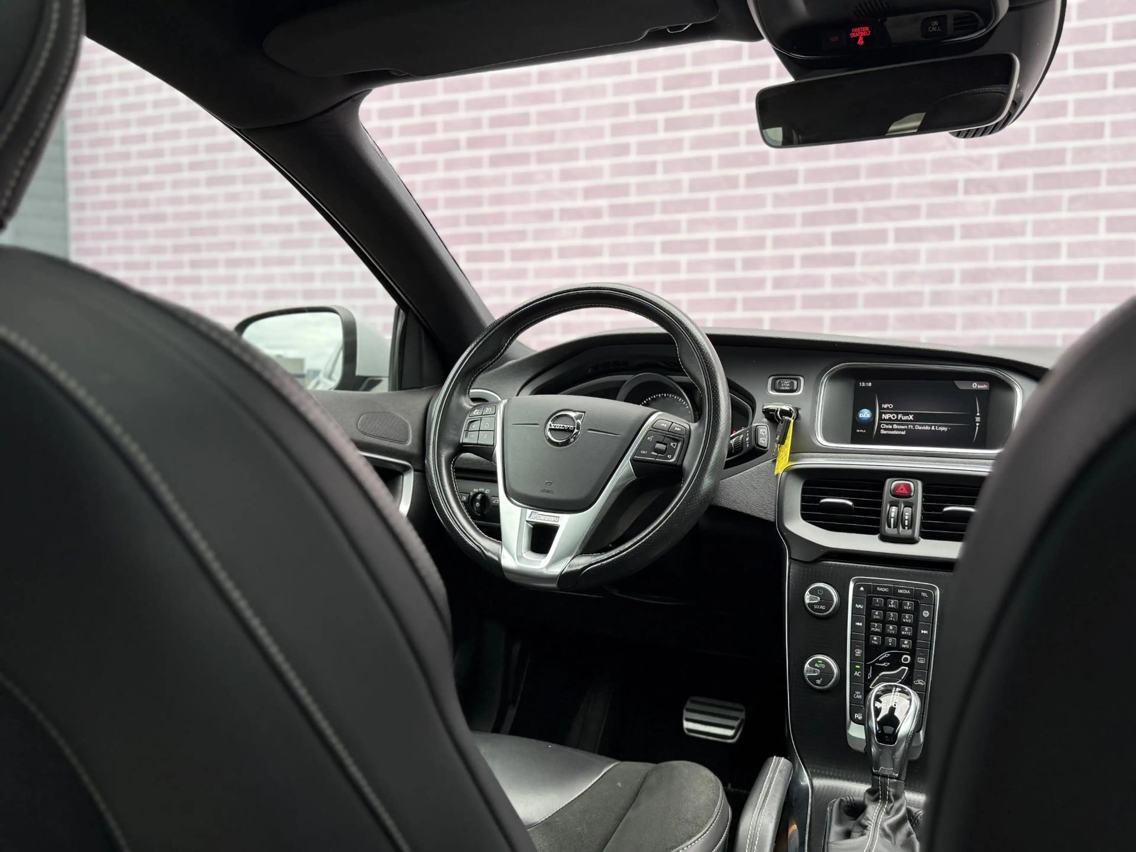 Volvo V40 1.5 T3 Polar+ Sport | Trekhaak | DAB | Harman/Kard — photo 6