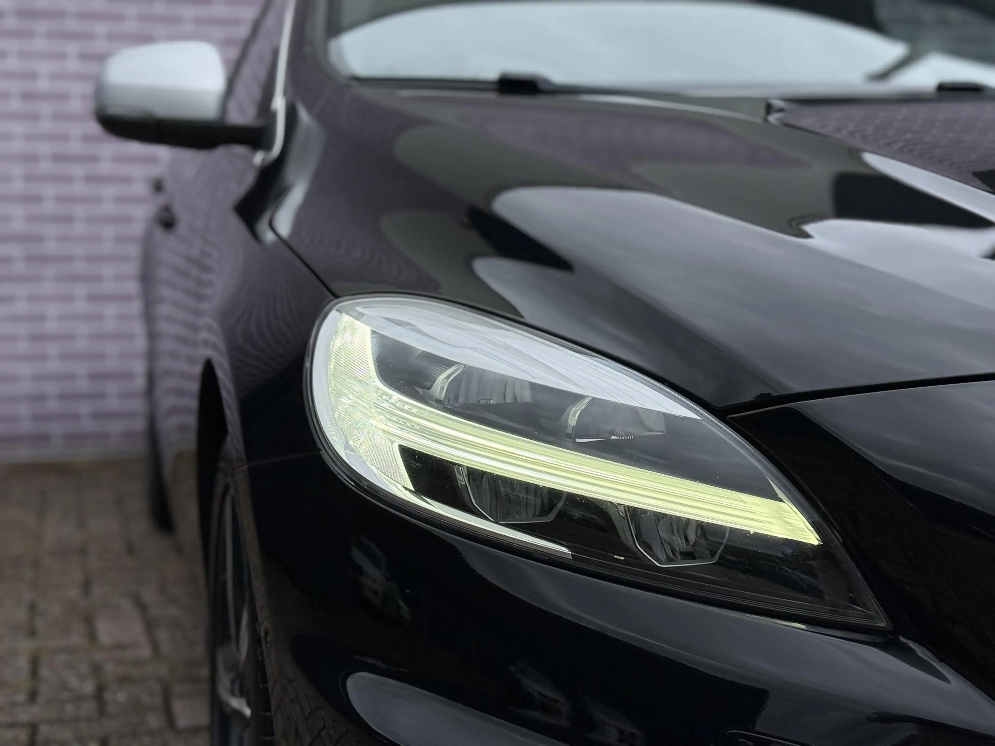 Volvo V40 1.5 T3 Polar+ Sport | Trekhaak | DAB | Harman/Kard — photo 9