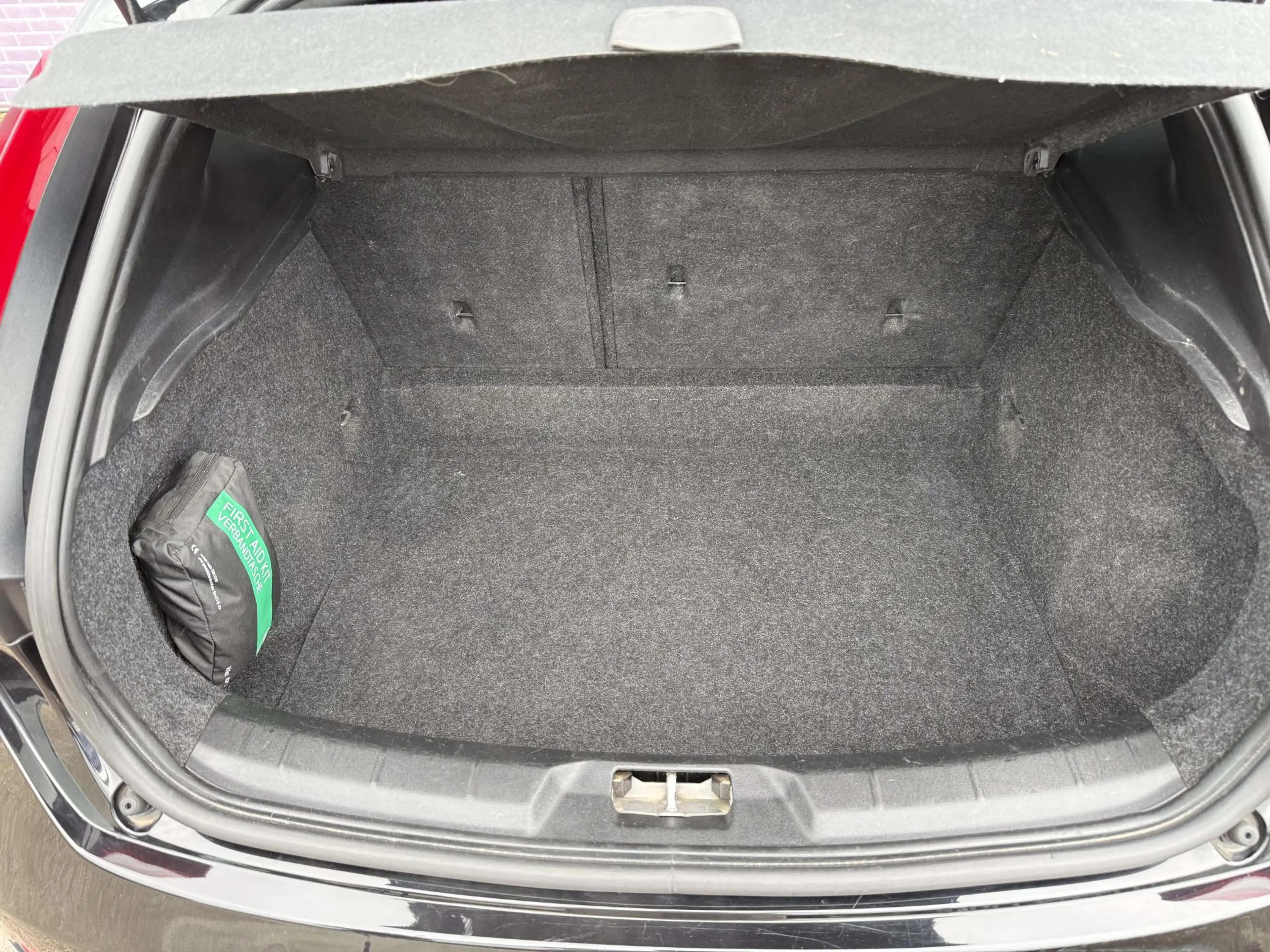 Volvo V40 1.5 T3 Polar+ Sport | Trekhaak | DAB | Harman/Kard — photo 13