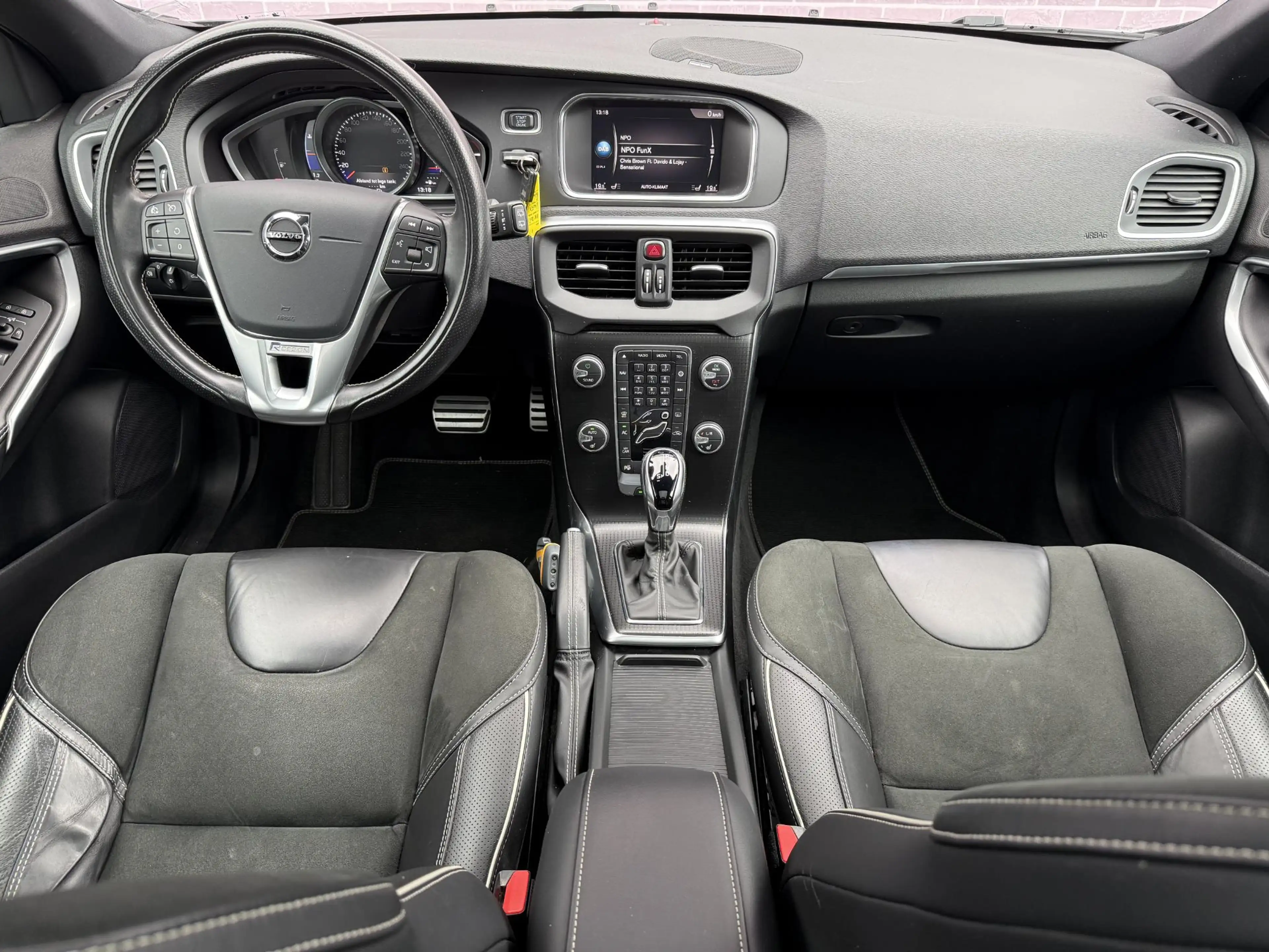 Volvo V40 1.5 T3 Polar+ Sport | Trekhaak | DAB | Harman/Kard — photo 15