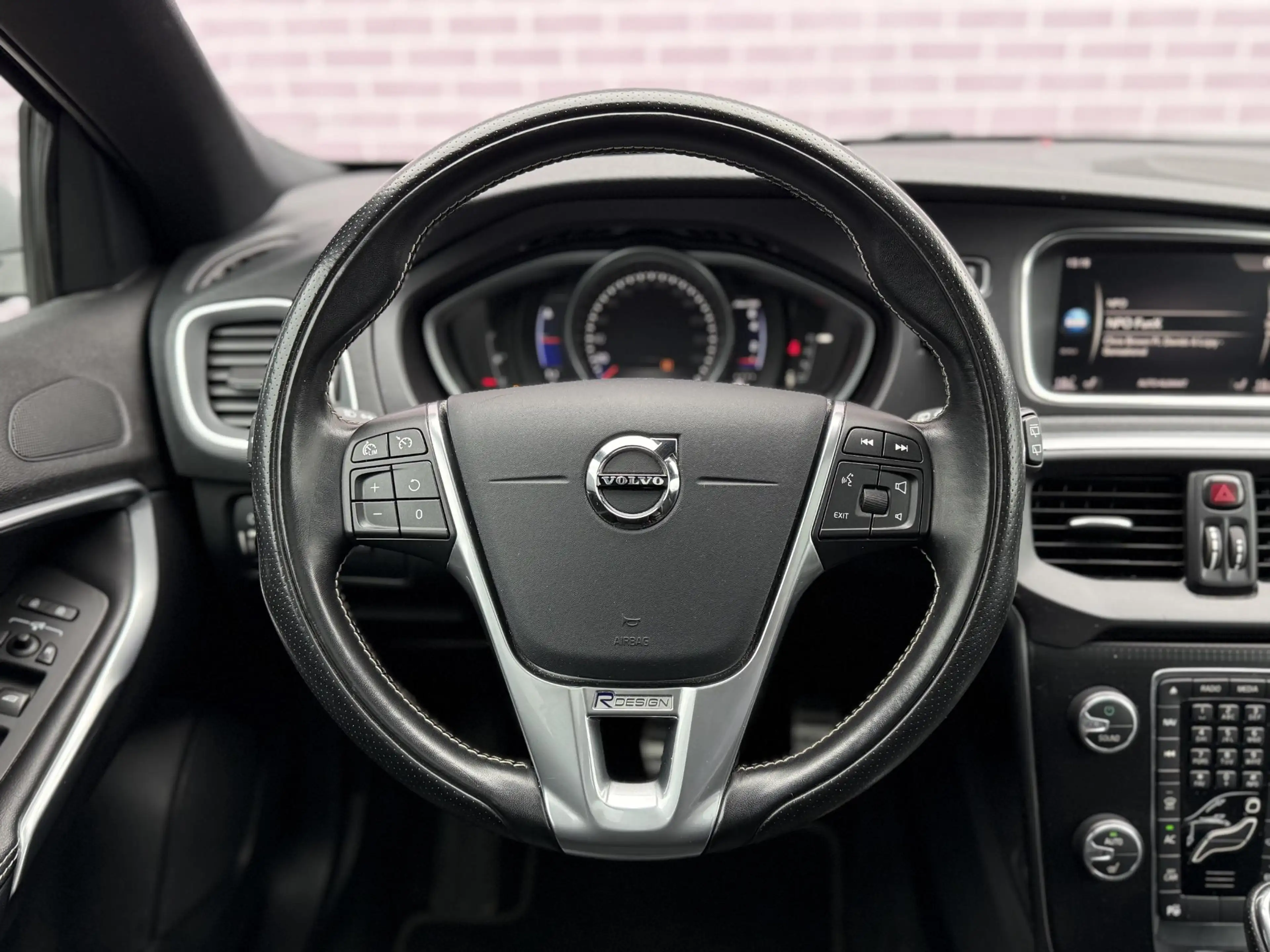 Volvo V40 1.5 T3 Polar+ Sport | Trekhaak | DAB | Harman/Kard — photo 5