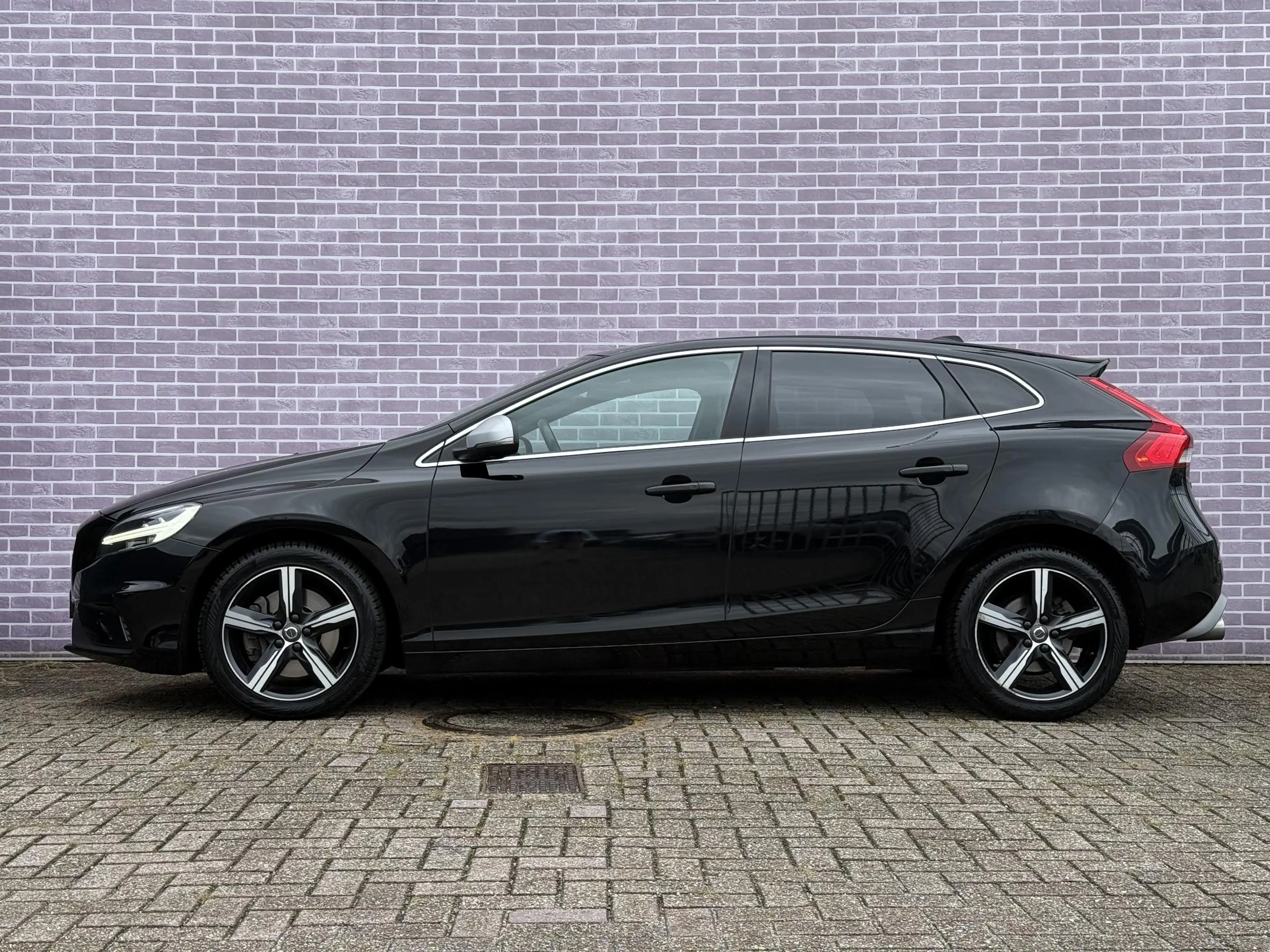 Volvo V40 1.5 T3 Polar+ Sport | Trekhaak | DAB | Harman/Kard — photo 10