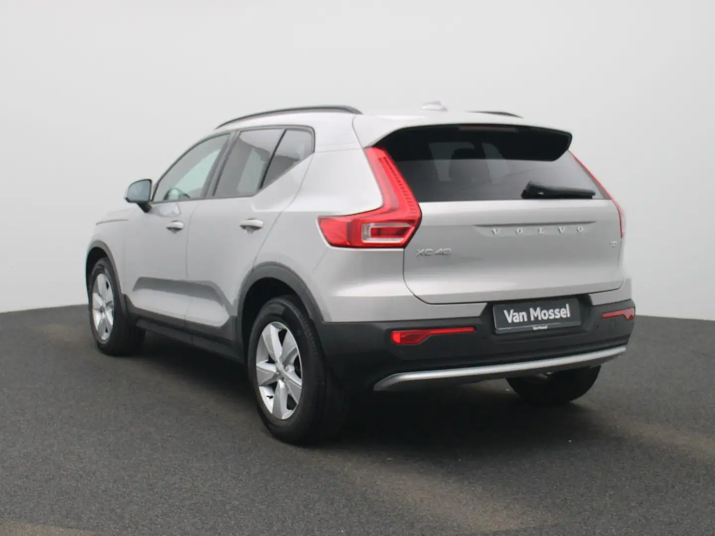 Volvo XC40 1.5 T2 Essential | AUTOMAAT | NAVIGATIE | CAMERA | Grigio - 2