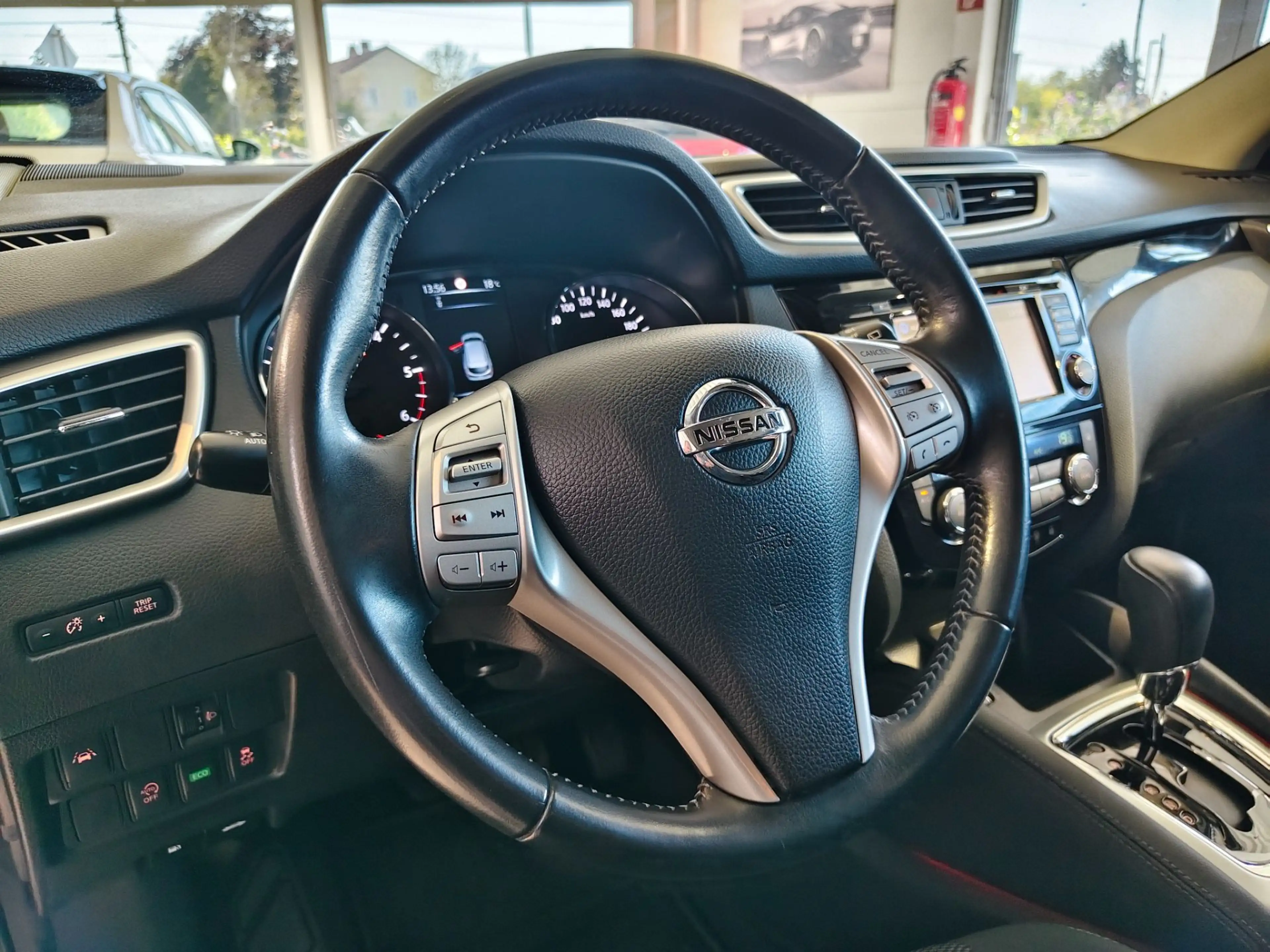 Nissan Qashqai 1,6 dCi N-Connecta Aut. — photo 8
