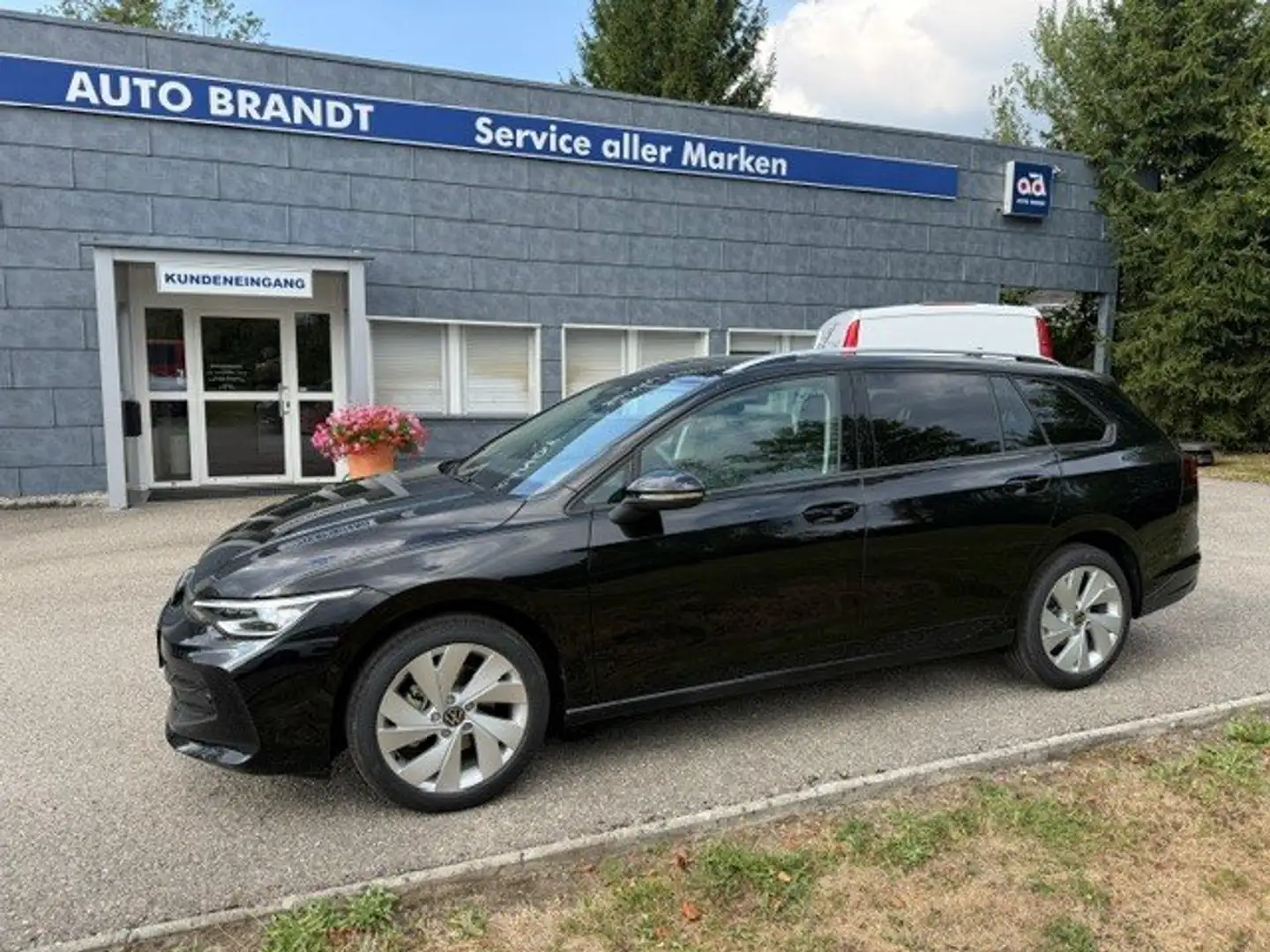 Volkswagen Golf Variant Golf Variant 1,5 TSI DSG mHEV Business+ Schwarz - 1