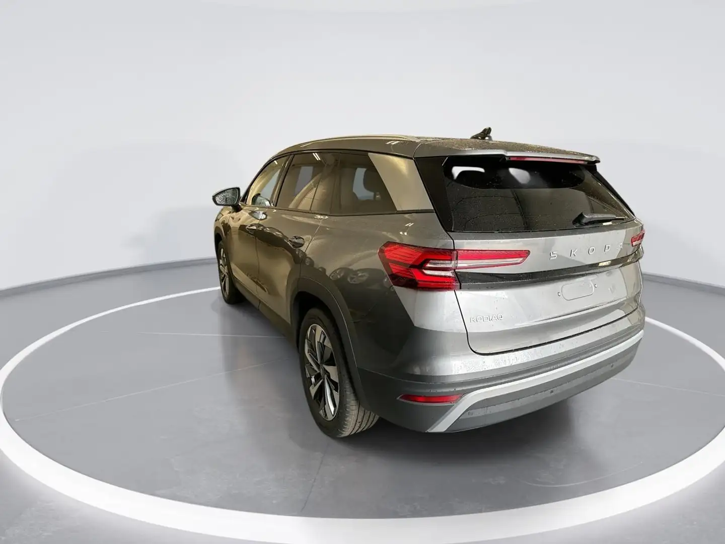 Skoda Kodiaq 1.5 Tsi 150pk DSG MHEV Business Edition 7p. · Appl Grijs - 2