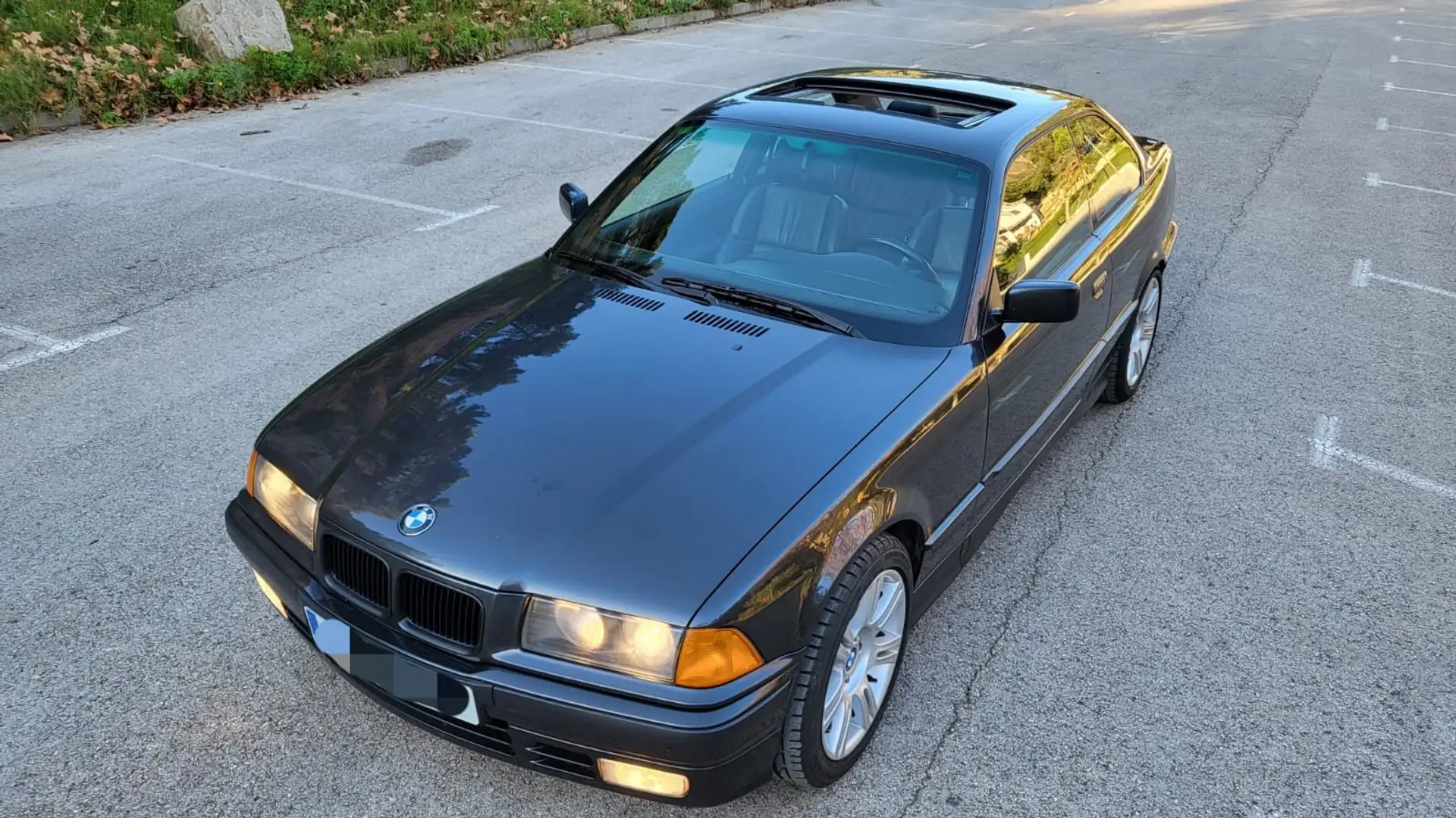 BMW 325 325i Coupé - 2