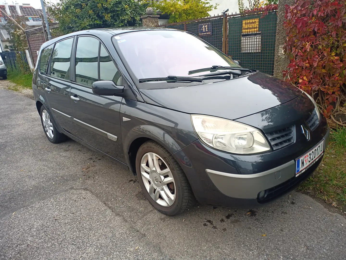 Renault Grand Scenic Grand+Scénic+Exception+1,9+dCi+DPF+Exception Šedá - 1