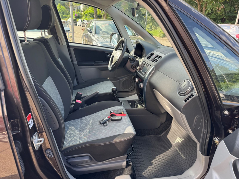 Suzuki SX4 1.6 Comfort 16V KAT 4X4 1HAND Tüvneu navi — photo 16