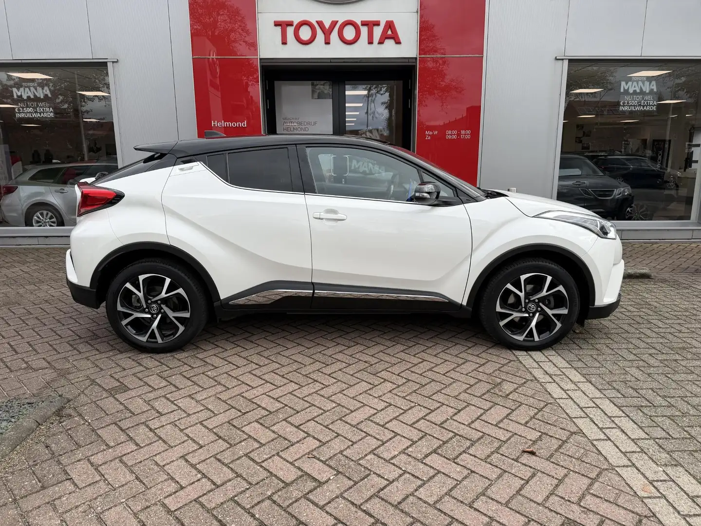 Toyota C-HR 1.2 Bi-Tone Wit - 2