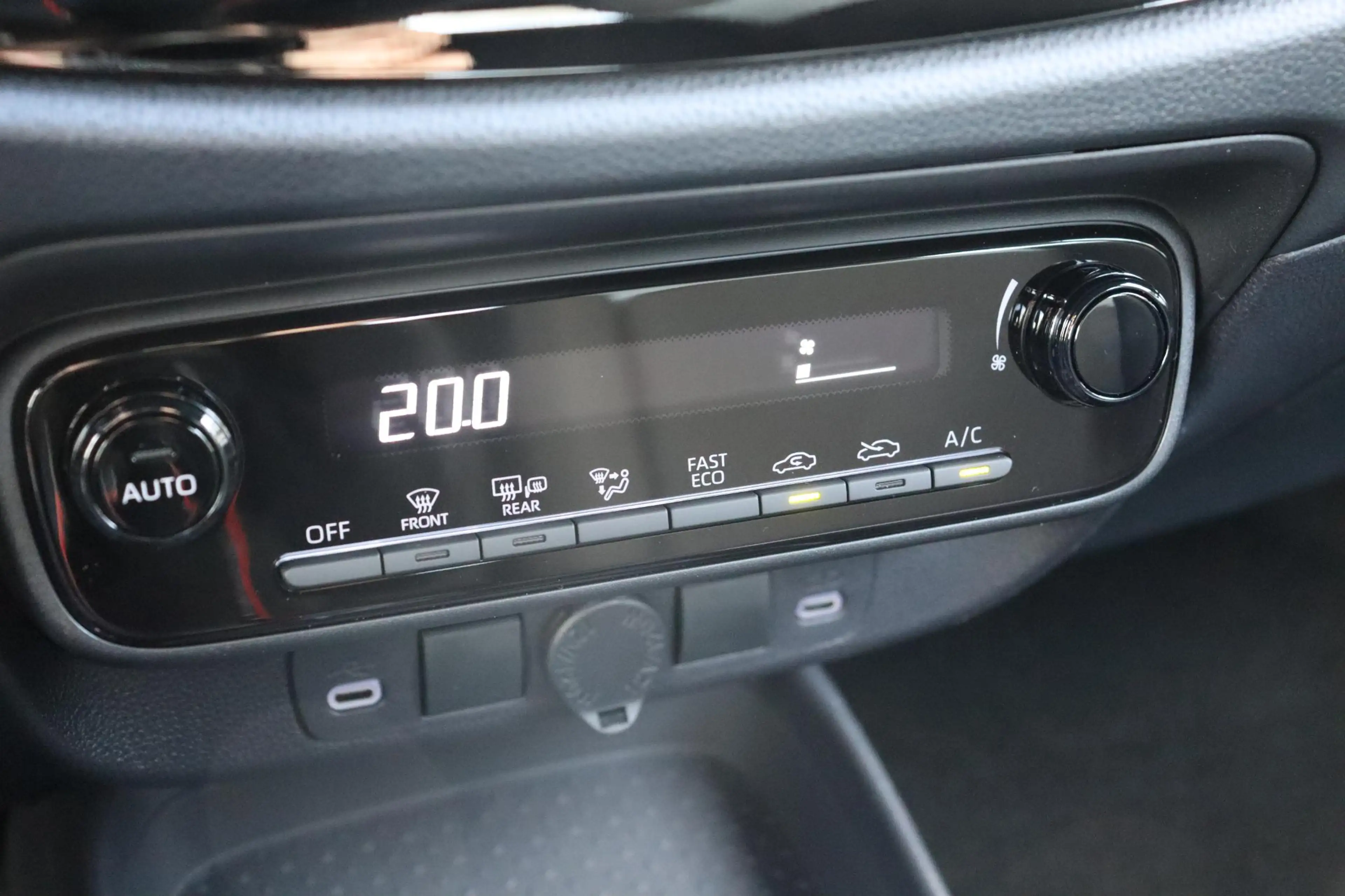 Toyota Aygo X Hybrid 115 play , Nieuw en snel leverbaar met €1.5 — photo 14