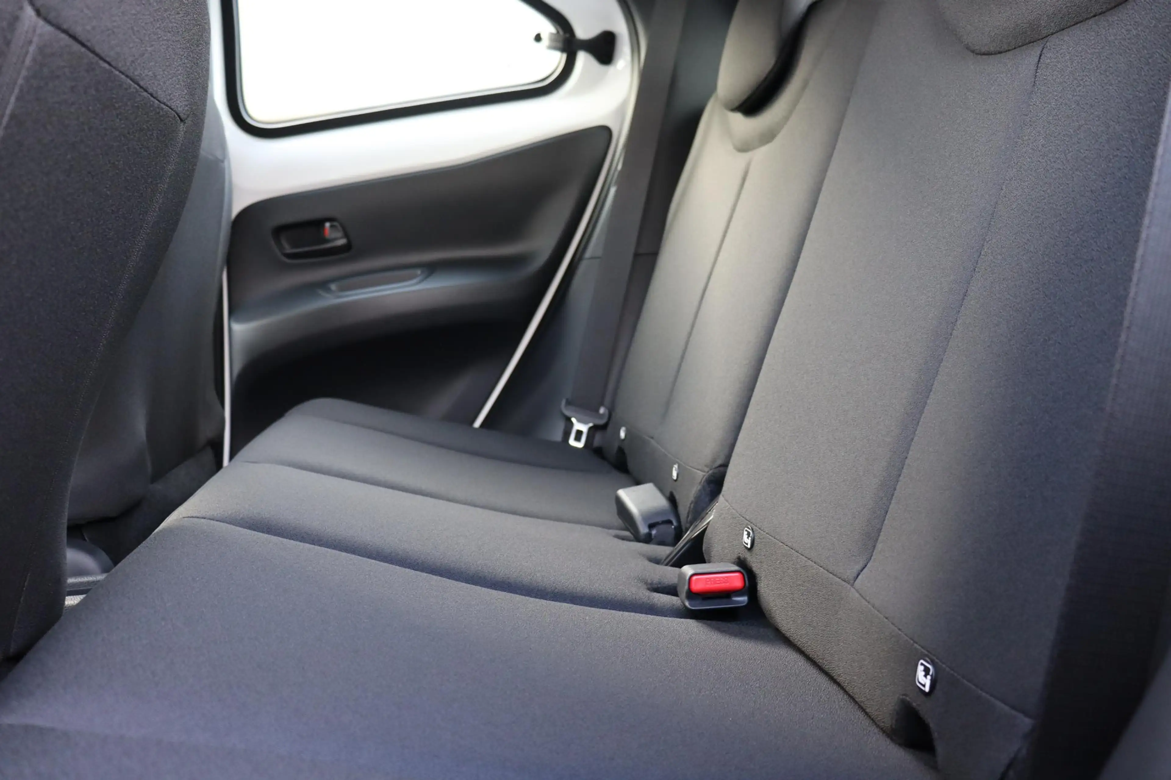 Toyota Aygo X Hybrid 115 play , Nieuw en snel leverbaar met €1.5 — photo 11