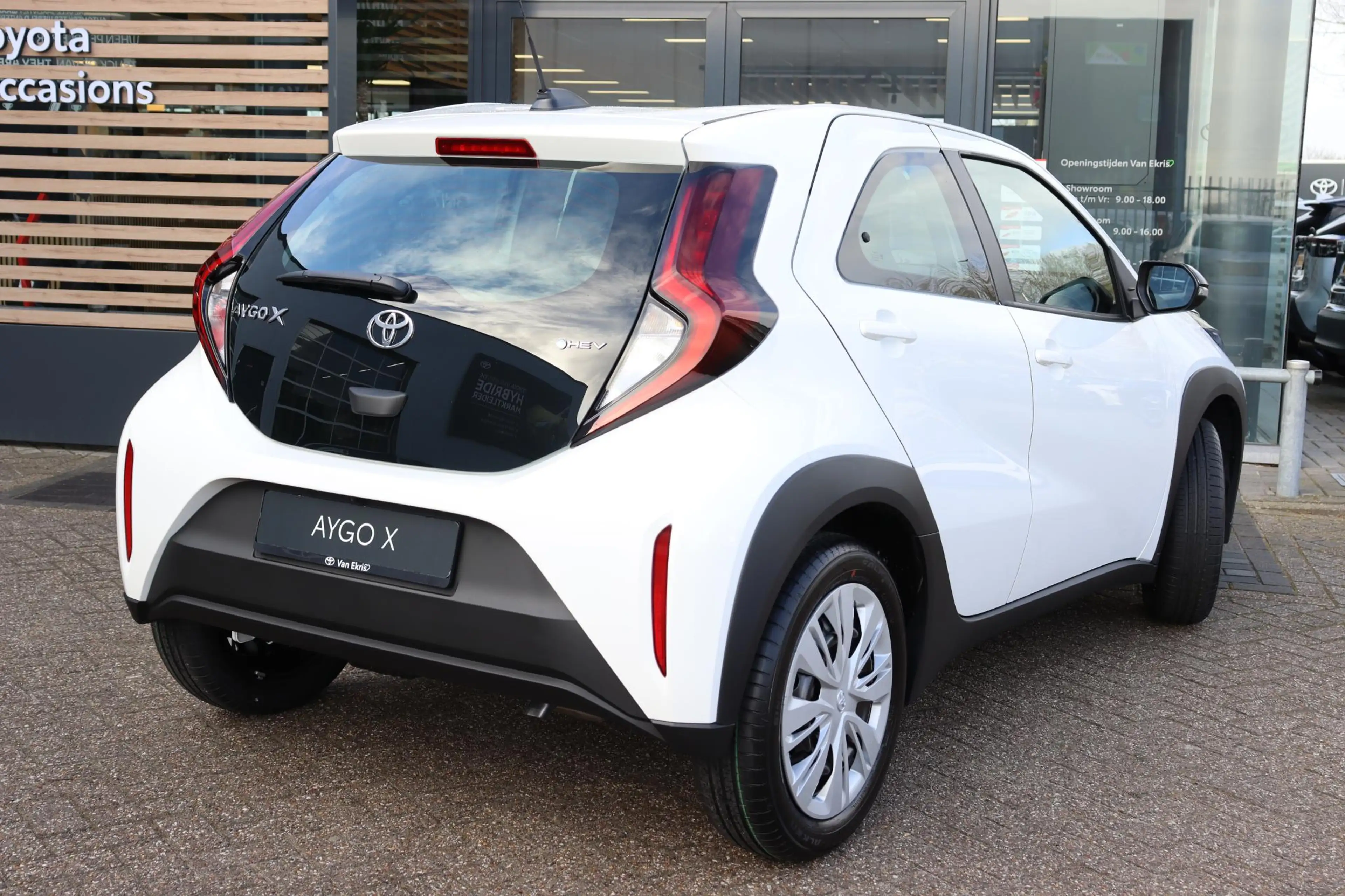 Toyota Aygo X Hybrid 115 play , Nieuw en snel leverbaar met €1.5 — photo 2