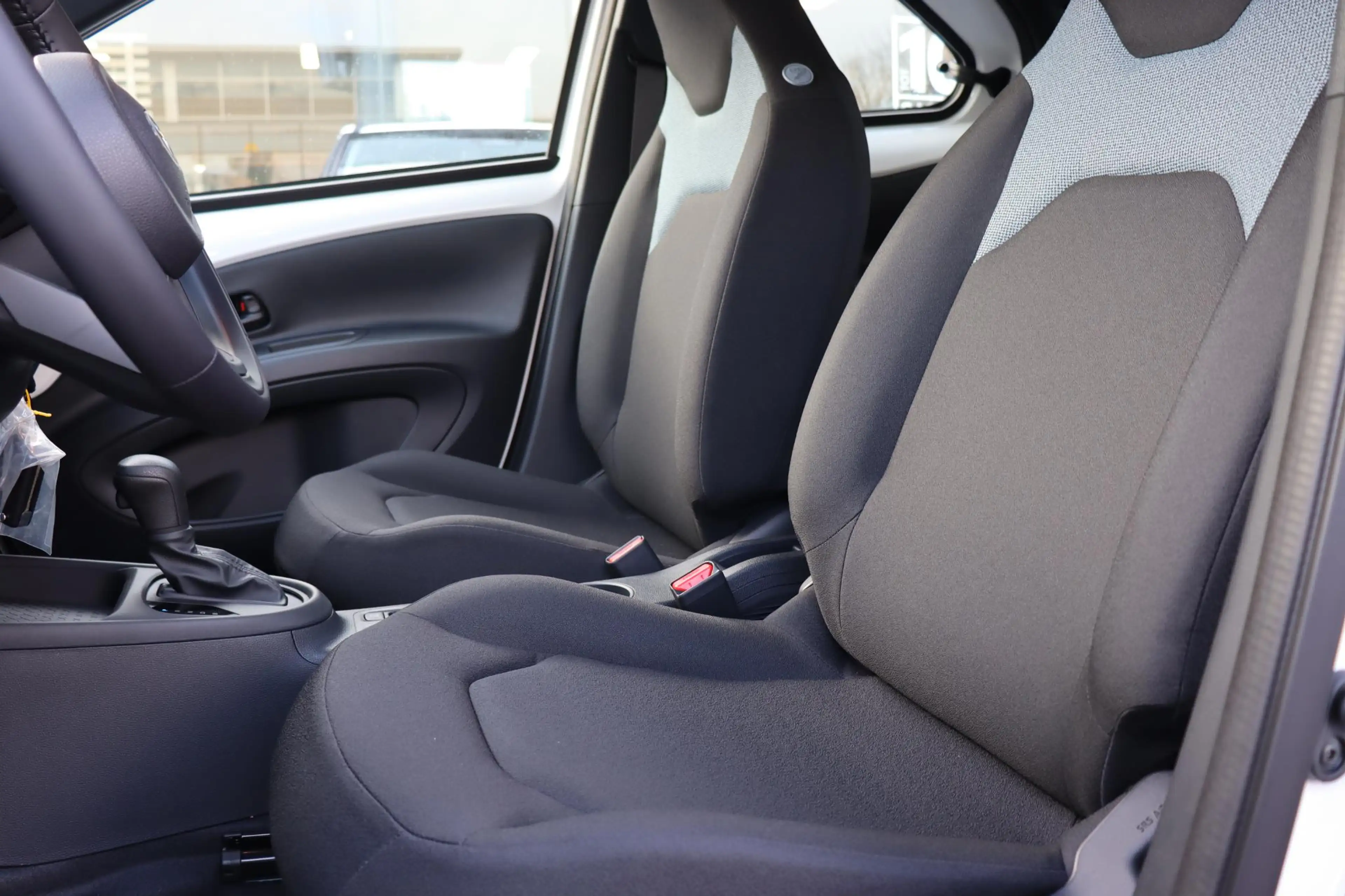 Toyota Aygo X Hybrid 115 play , Nieuw en snel leverbaar met €1.5 — photo 12