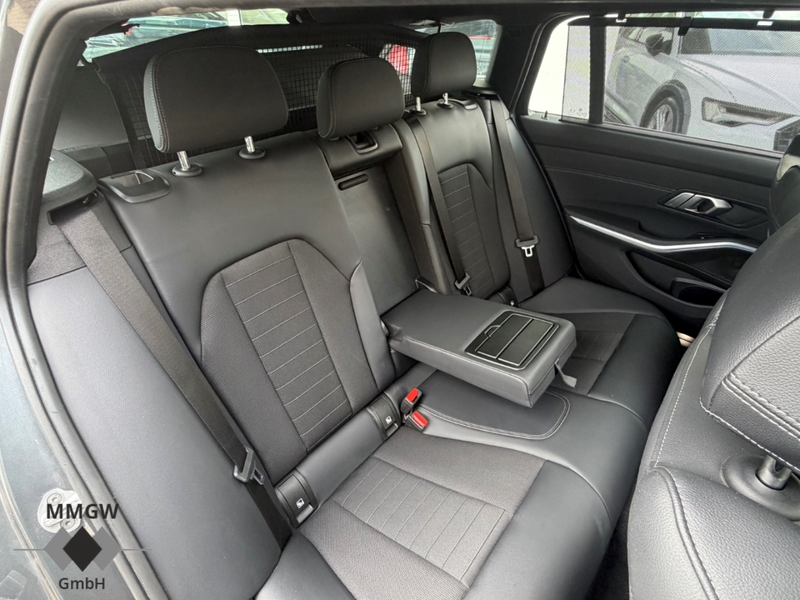 BMW 330 e Advantage Touring ParkAssist/Pano/Navi/Digitales — photo 12