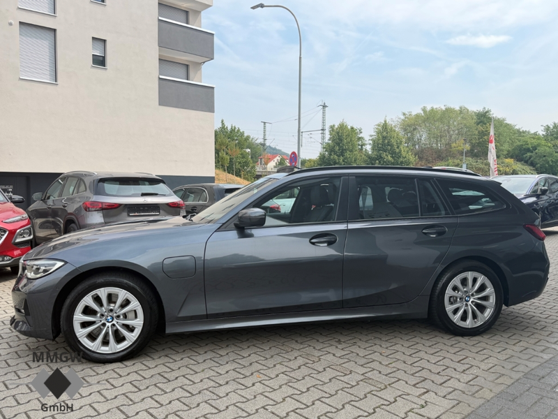 BMW 330 e Advantage Touring ParkAssist/Pano/Navi/Digitales — photo 9