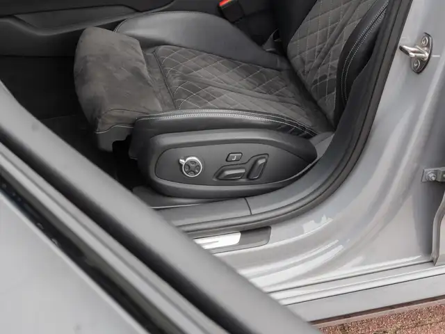 Audi RS4 view 15