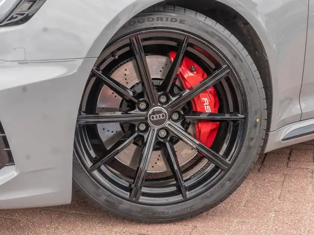 Audi RS4 view 18
