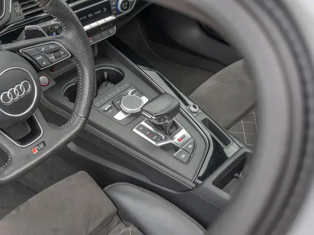 Audi RS4 view 13